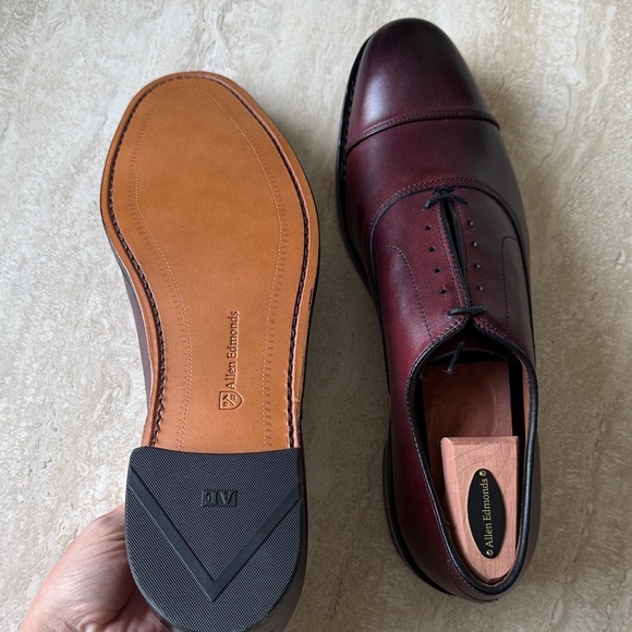 Brand New - Allen Edmonds Men's Deep Burgundy Oxfords - Picture 3 of 6